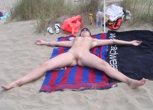 nude-sexy-girl-on-beach-009.jpg