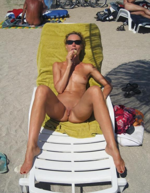 nude sexy girl on beach 011