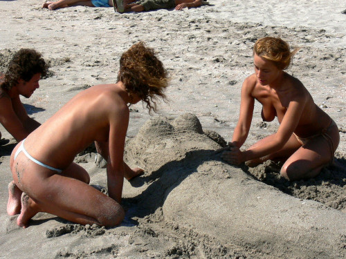 nude sexy girl on beach 069