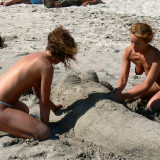 nude-sexy-girl-on-beach-069