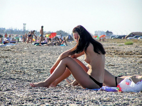 nude sexy girl on beach 074