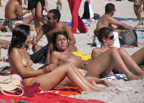 nude-sexy-girl-on-beach-086.jpg