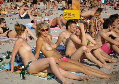 nude-sexy-girl-on-beach-088.jpg
