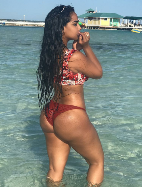 sexy beach body girl pawg ortsao9HT71w9lgc5o1 1280