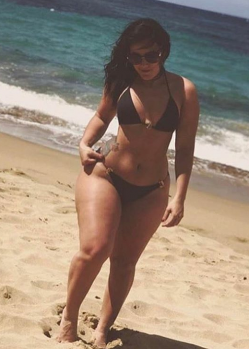 sexy beach body girl pawg p3e32fwUOQ1w9lgc5o1 540