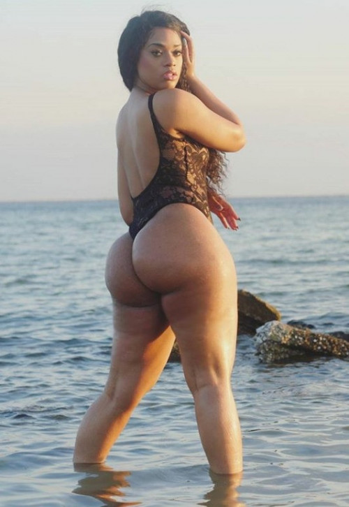 sexy beach body girl pawg p4i98xANEN1w9lgc5o1 540