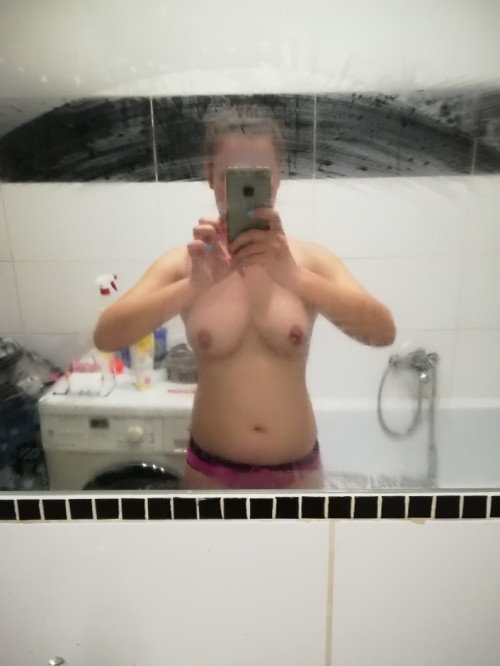 amateur housewife from poland joannaderus masturbating more (781)