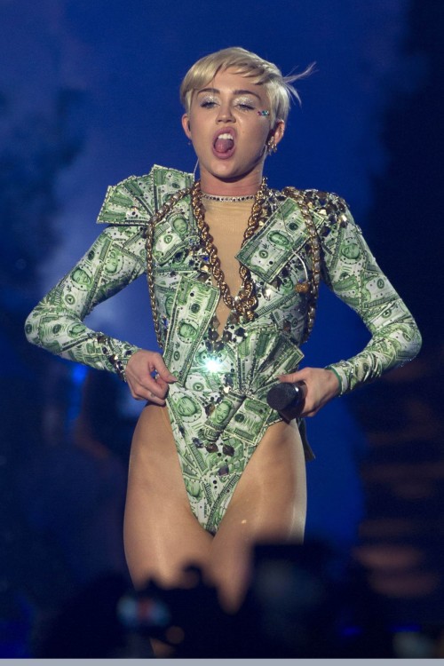 Miley Cyrus (212)